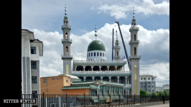 Die islamischen Symbole wurden von der Großen Moschee entfernt.