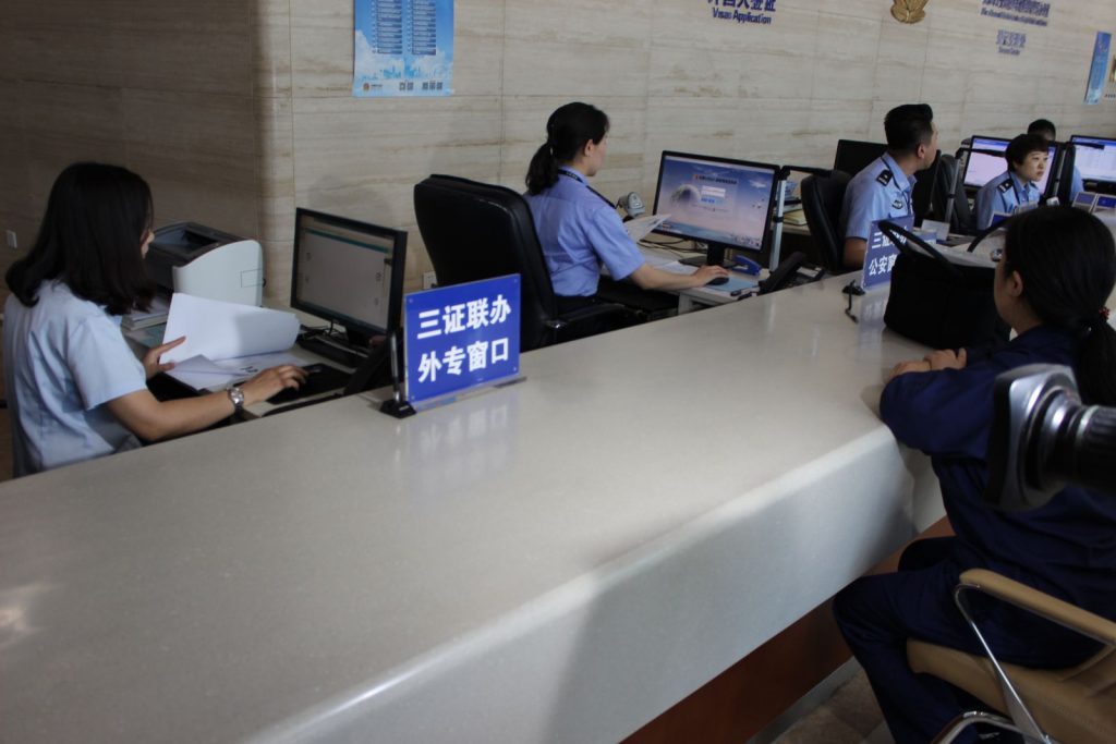 Zwei Uiguren nach Passbeantragung verhaftet