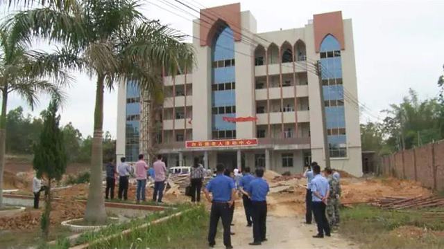 Das Gebäude der Baishitang-Drei Selbst-Kirche in Shanwei (Guangdong), das mit Spendengeldern erbaut und von den Behörden zerstört wurde (die Fotos wurden von einem Gläubigen zur Verfügung gestellt).