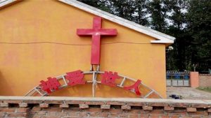 Das Kreuz wurde von einer Dorfkirche in der Gemeinde Wanjinta entfernt