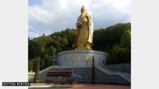 Staat versteckt die weltgrößte Bronzestatue von Laotse