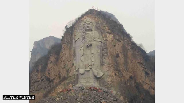 Guanyin-Statue wurde zerstört.