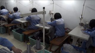 Zwangsarbeit in Gefängnissen: Wie China von der Verfolgung profitiert