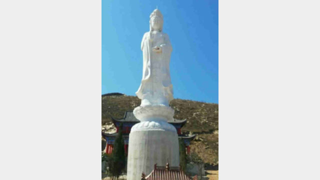 Guanyin Statue vor dem Abriss