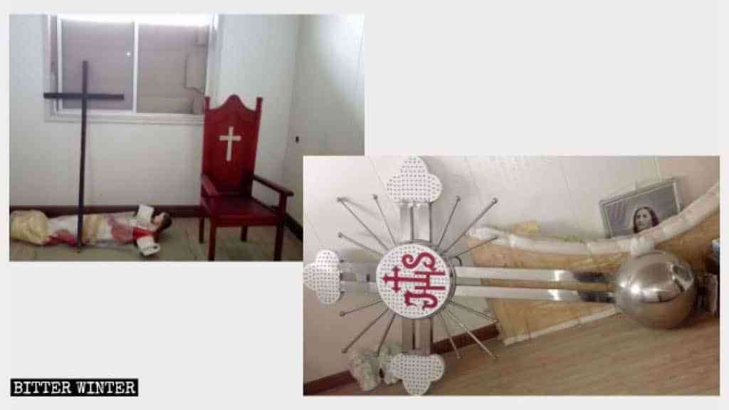 Das Kreuz sowie die religiösen Symbole einer katholischen Kirche wurden entfernt.