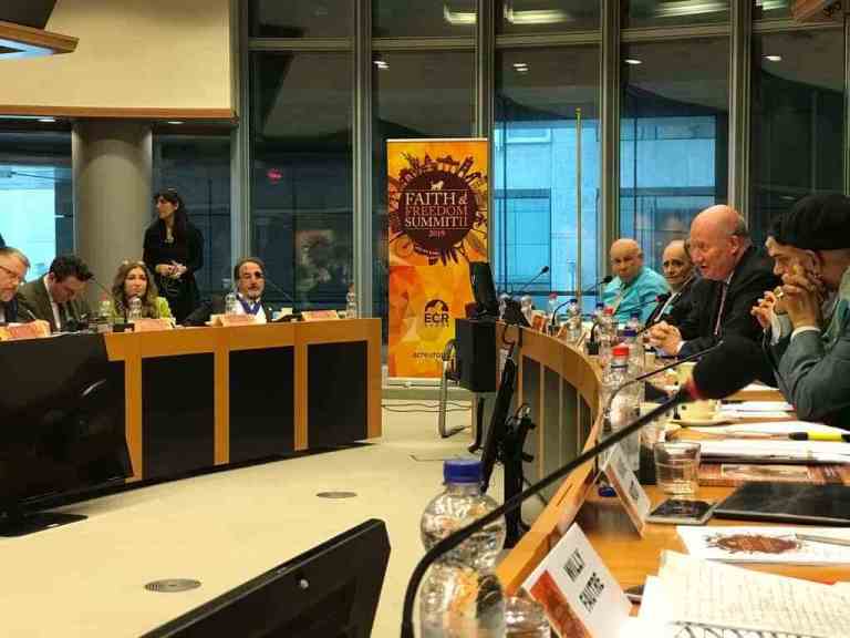 Massimo Introvigne spricht beim Faith and Freedom Summit in Brüssel.