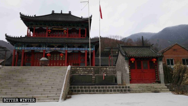 Ruifeng-Tempel auf dem Berg Longfeng im Kreis Xiuyan.