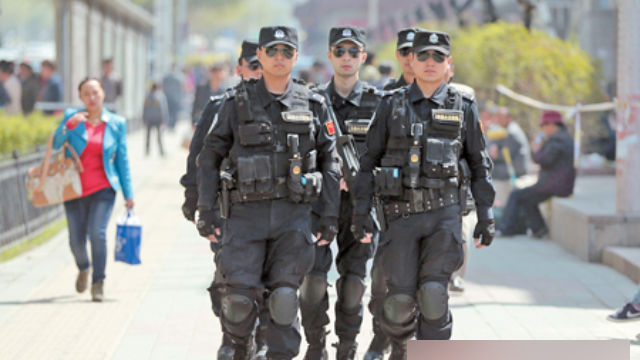 Spezialeinheiten der Polizei in Xinjiang