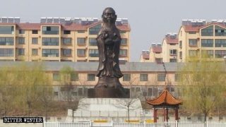 Absurde “Sinisierungsmaßnahme“: Der Kopf von Konfuzius auf einer Buddha Statue