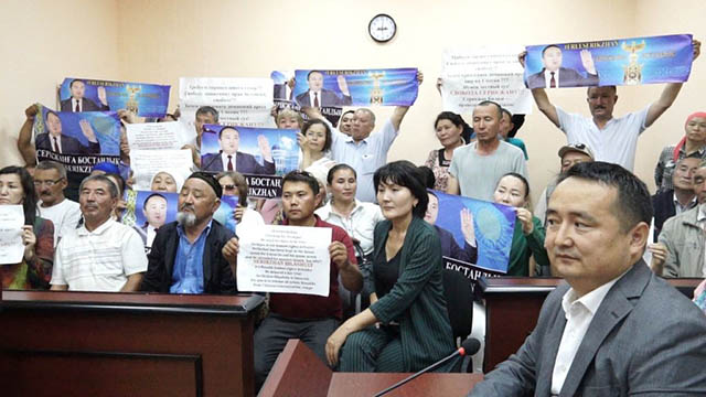 Anhänger von Bilash demonstrieren in Nur Sultan