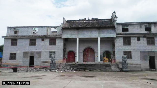 Nach Renovierungsarbeiten hat der Shushan-Tempel keine Ähnlichkeit mehr mit einer Andachtsstätte.