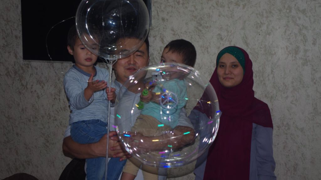 Bilash mit seiner Familie wiedervereinigt