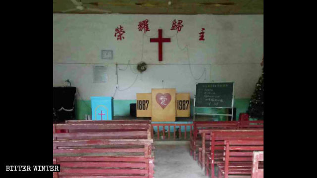 Das Innere der Drei-Selbst Kirche in der Stadt Zhangping