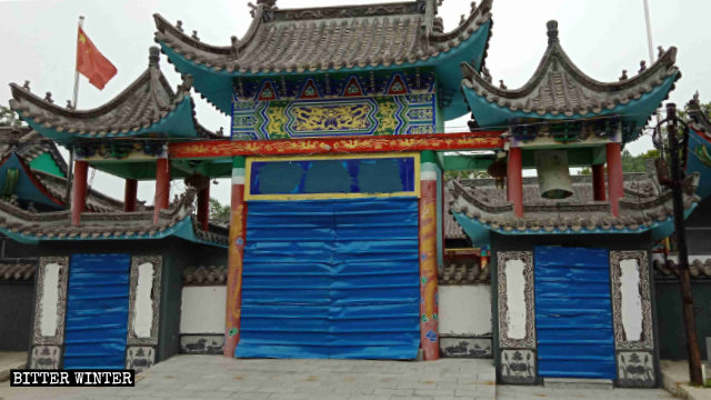Die Eingänge zum Qingxu-Tempel waren versiegelt