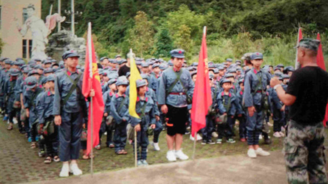 Schüler in Uniformen der Roten Armee