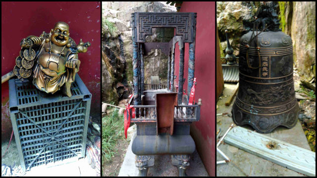 Daoistische Statuen sind außerhalb des Ziyun-Tempels stehen gelassen worden