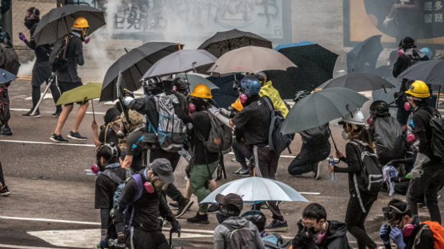 Hongkonger Proteste und Reporter brauchen Gesichtsmasken