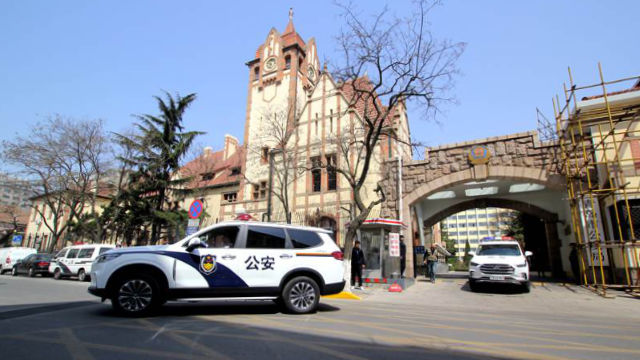 Polizei vom Büro für öffentliche Sicherheit der Stadt Qingdao abgesetzt