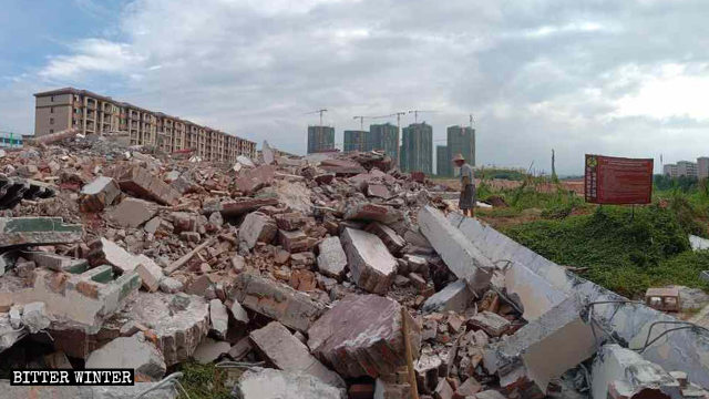 Ruinen, die nach dem Fuzhu-Tempel übriggeblieben waren, wurden abgerissen
