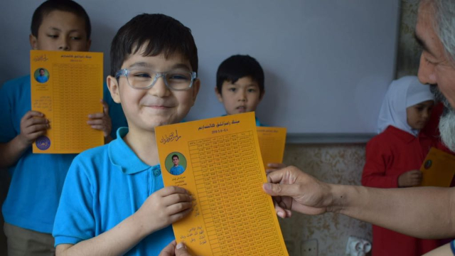 Schüler hat ihre Ramadan-Kalender erhalten ihre Ramadan-Kalender