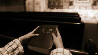 Hauskirchen mit Verbindungen nach Hongkong werden zur Zielscheibe von Razzien